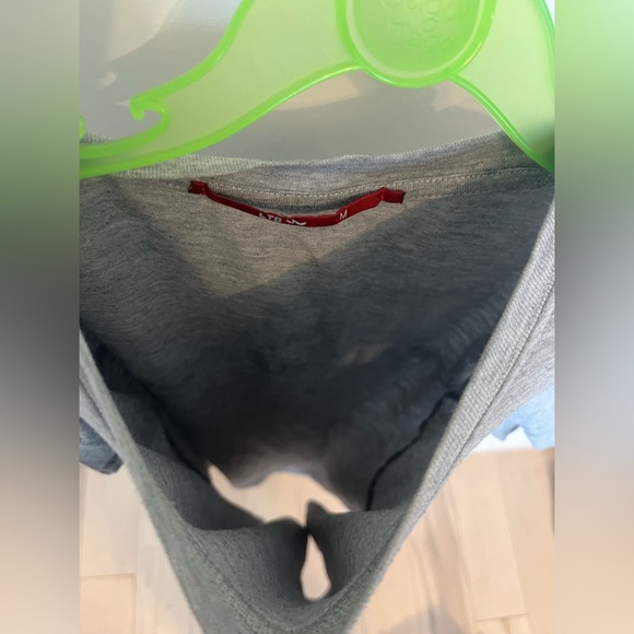 Hi, selling this regular shirt for women in size M. - Picture 3 of 5